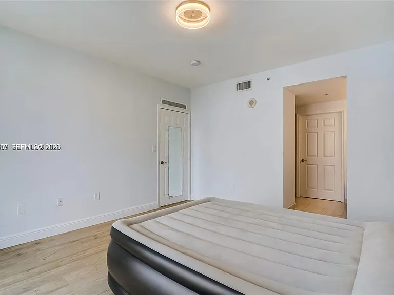 2425 SW 27th Ave #806 — Photo 22