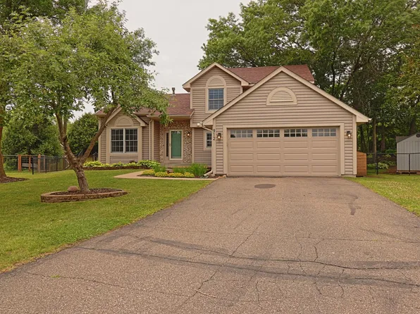 912 Moonlight Dr, Woodbury, MN 55125