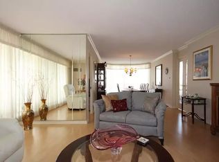 2170 Marine Dr #401, Oakville, ON L6L5V1