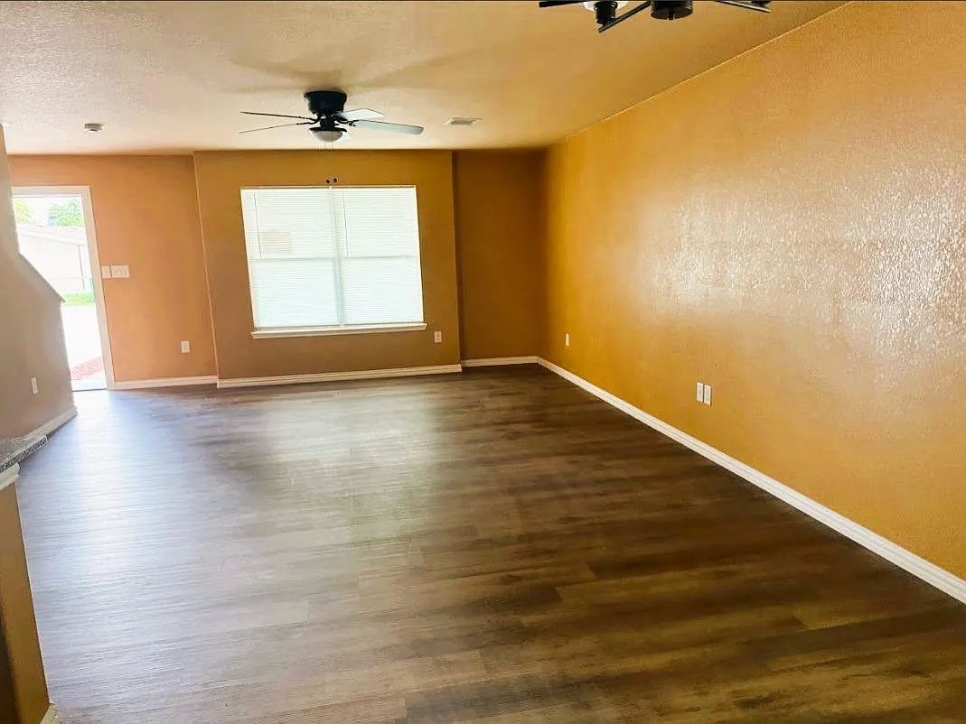 3 bed, 2.0 bath, 1200 sqft, $1,550 — Photo 3