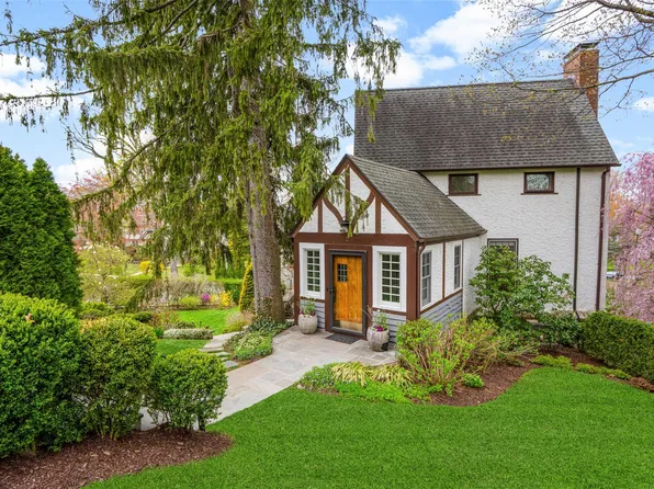 2 Mulberry Lane, New Rochelle, NY 10804