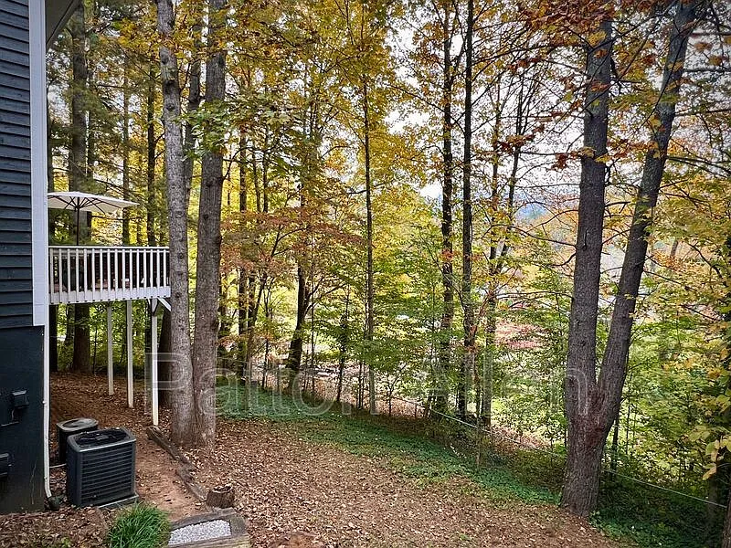 4 bed, 2.5 bath, 1950 sqft, $2,950 — Photo 2