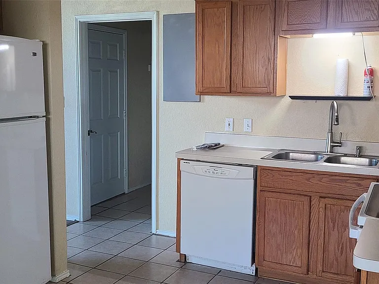 1210 Hidden Oaks Dr — Photo 12