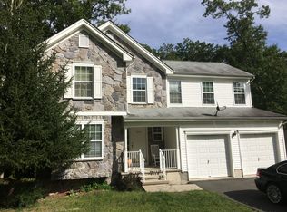 Bedford Dr, Bushkill, PA 18324
