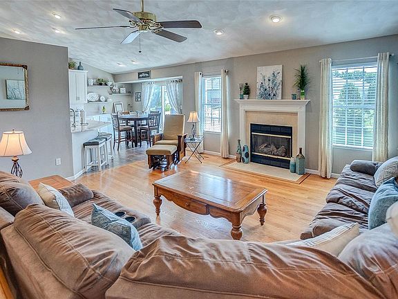 5th image of 248 Oakridge Ct