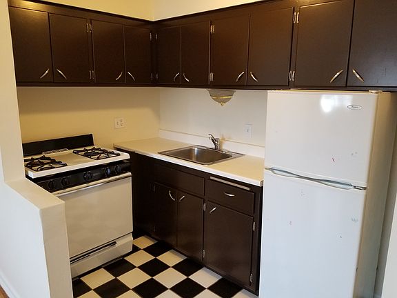 3rd image of 1579 N Farwell Ave APT 203