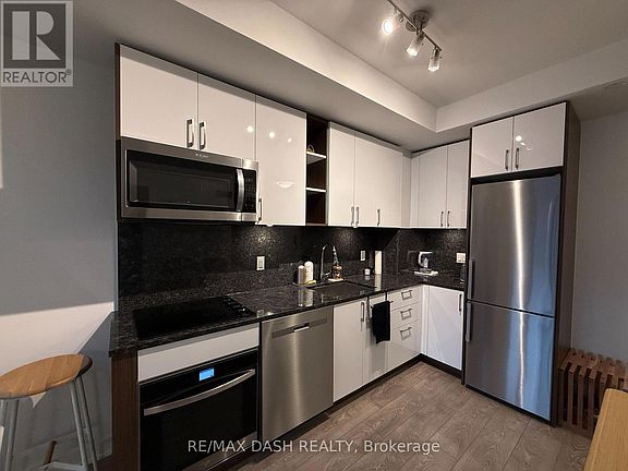 5th image of 543 Richmond St W #714