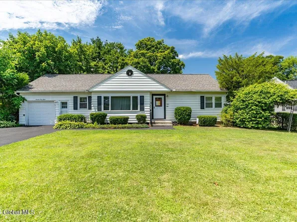 1943 Clifton Park Road, Schenectady, NY 12309