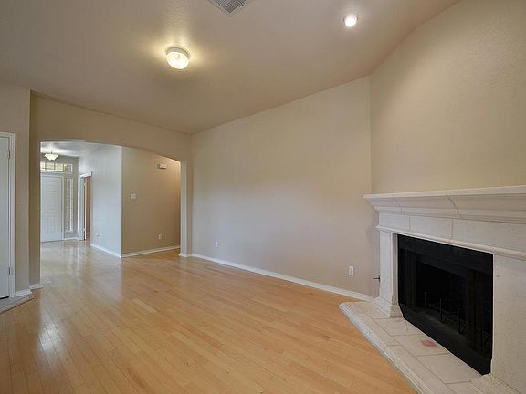 2nd image of 2220 London Ln