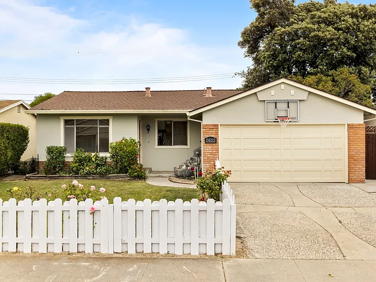 2622 Tartan Dr — Photo 1
