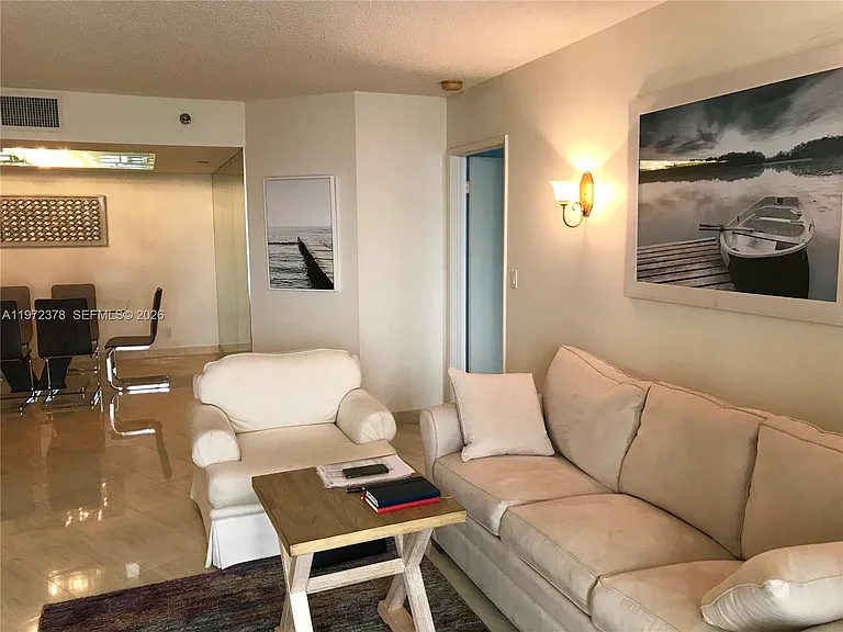 3600 Mystic Pointe Dr #815 — Photo 3