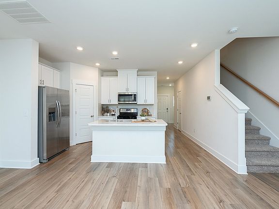 4th image of 635 Millwright Way