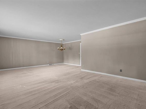 3rd image of 1609 Bolingbroke Rd