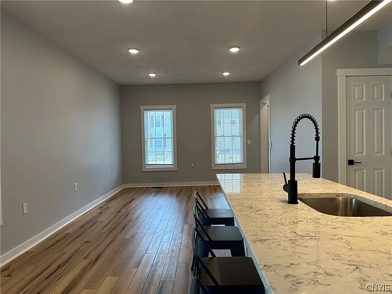 128 Caroline Ave — Photo 27