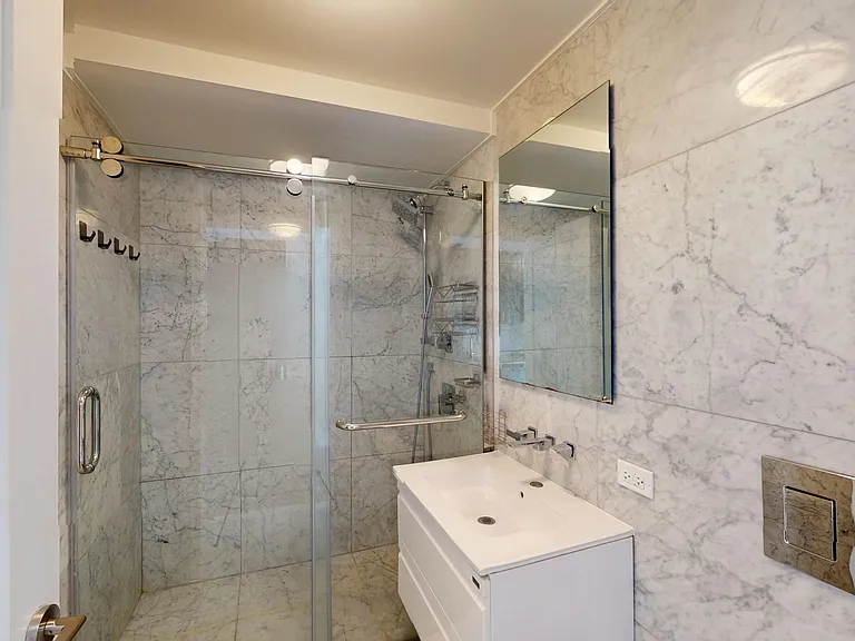 237 E 34th St #605 — Photo 10