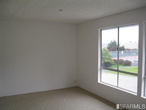 4th image of 243 Lausanne Ave