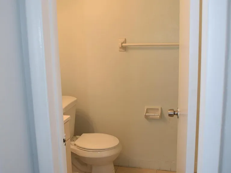 151 SE 6th Ave #14 — Photo 7