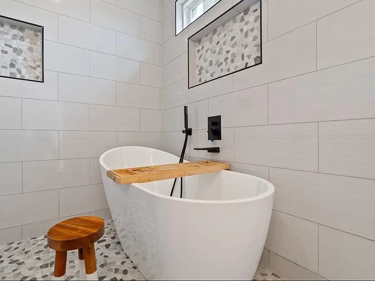 2352 Herring Rd SW — Photo 18
