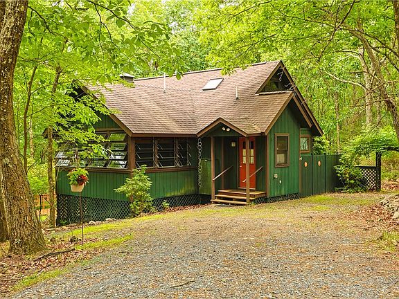 2nd image of 203 Deer Trail Dr
