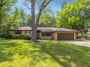 449 E High Point Dr, Peoria, IL 61614
