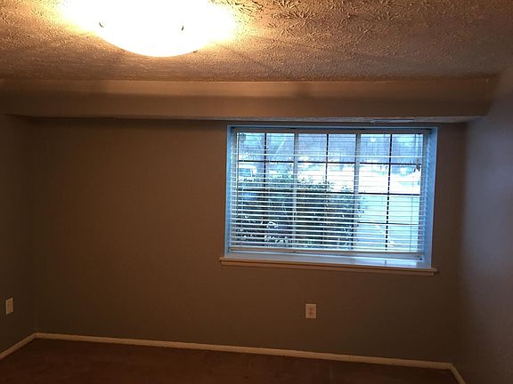 Master bedroom (2nd pic)