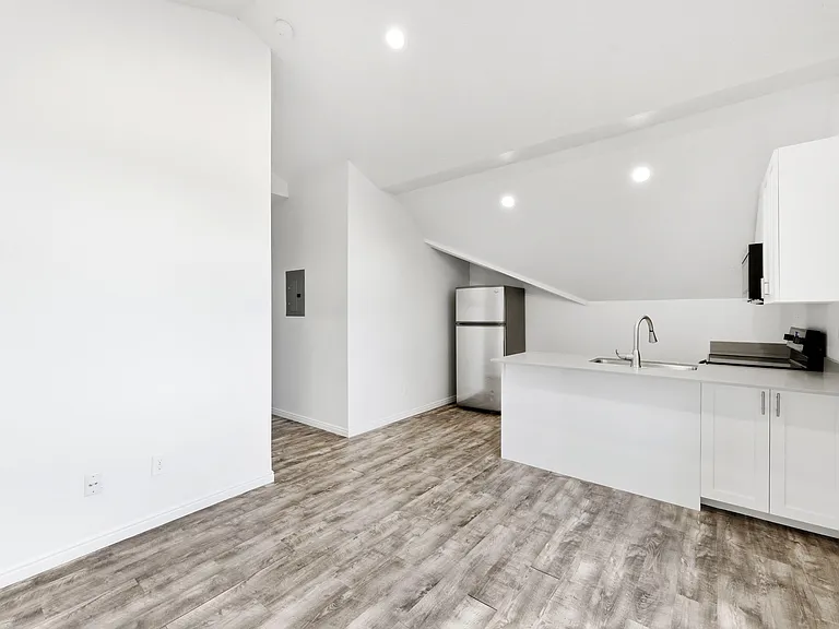 402 N Center St #7 — Photo 4