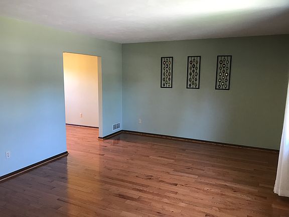 5th image of 219 Woodmont Dr