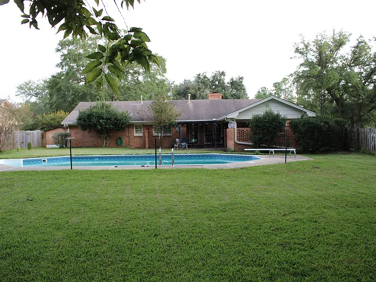 2450 Belcher Dr — Photo 24