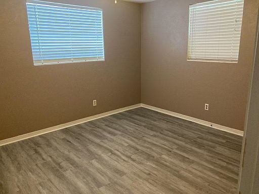 3rd image of 751 E Country Club Dr