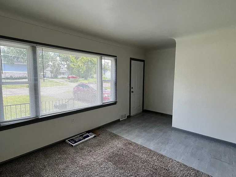 1407 32nd St NE — Photo 4