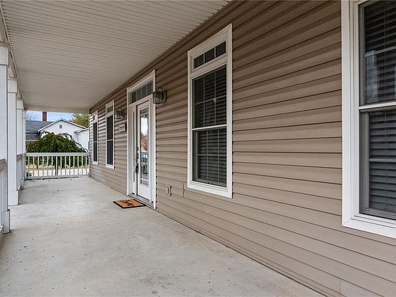 4th image of 208  W Main Street
