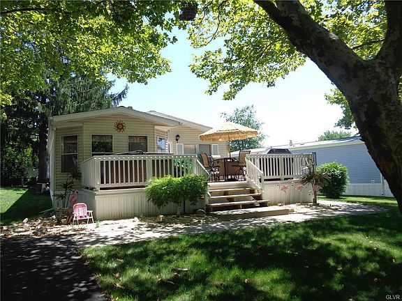 2nd image of 31 Hickory Hills Dr