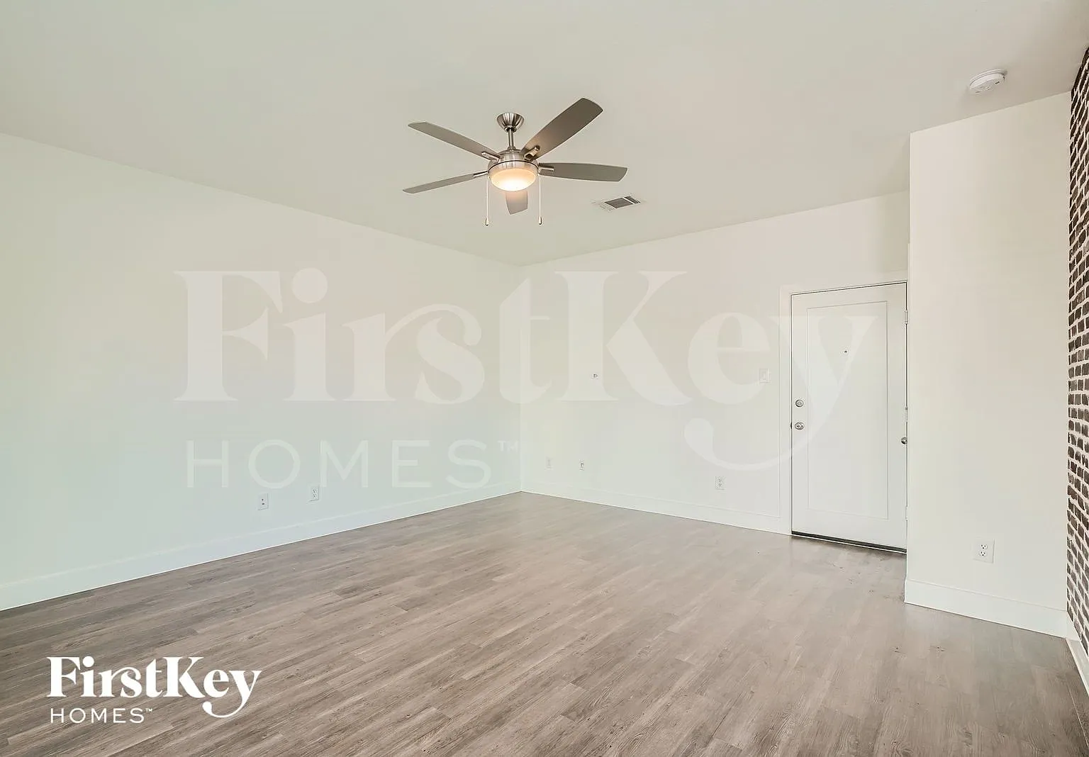 3 bed, 3.0 bath, 2013 sqft, $3,120 — Photo 4