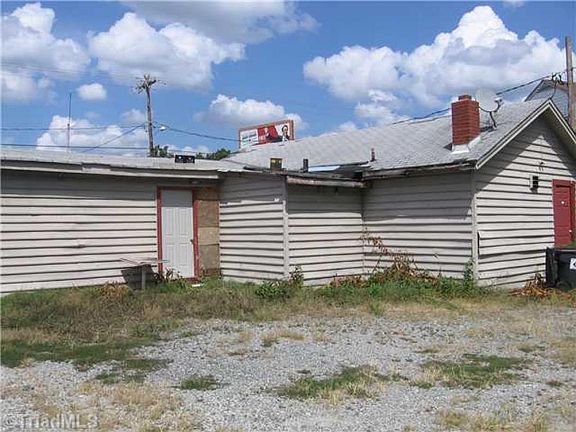 3rd image of 3204 E Bessemer Ave