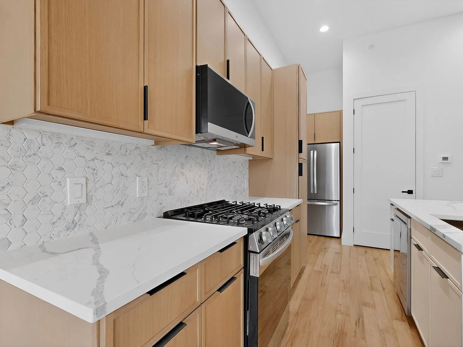 2 bed, 2.5 bath, 1164 sqft, $2,395 — Photo 2
