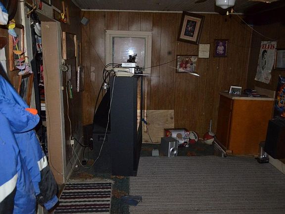 5th image of 329 Hardy St