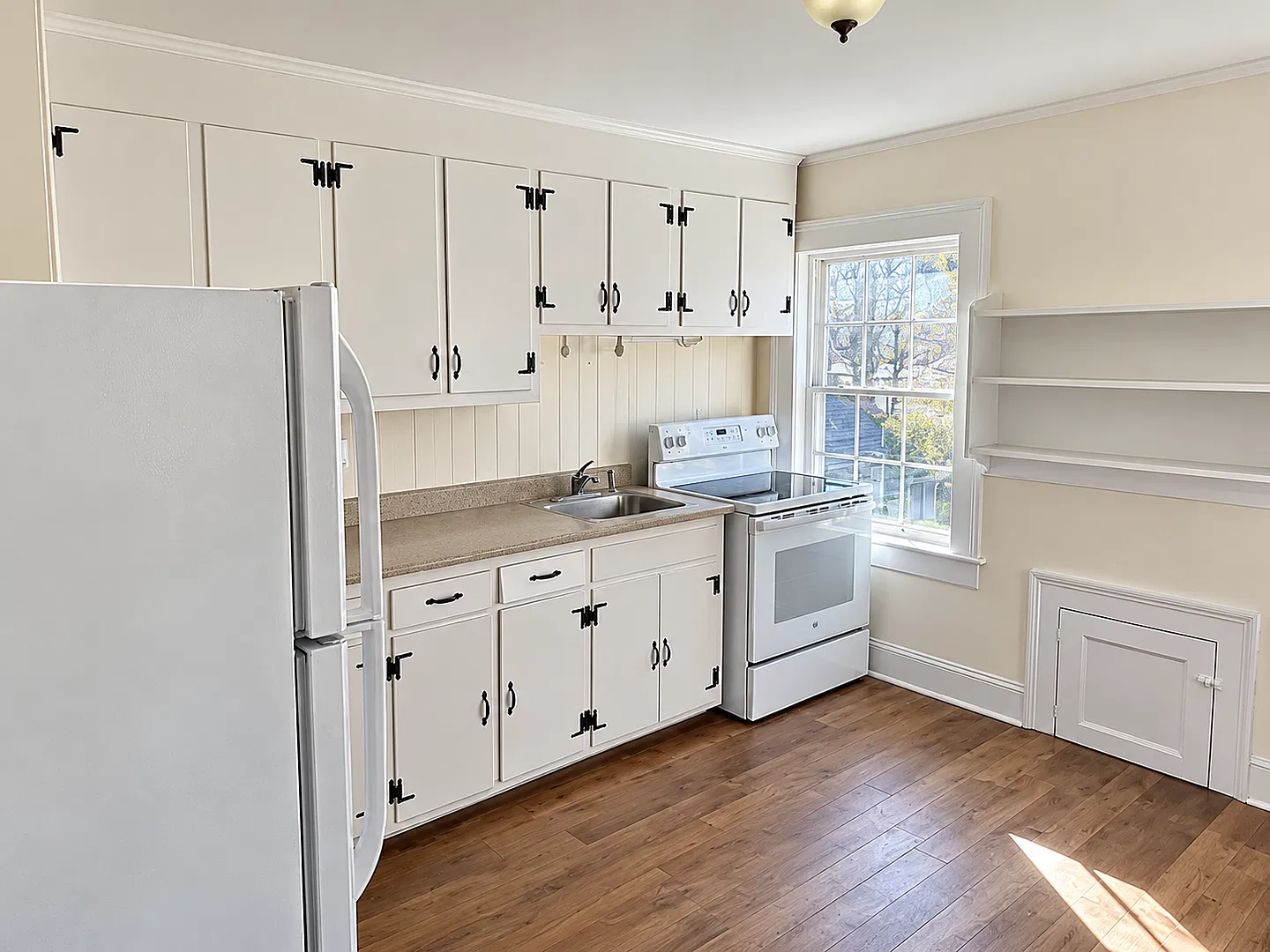 Charming 1-Bedroom Apartment in Collinsville, CT — Photo 2