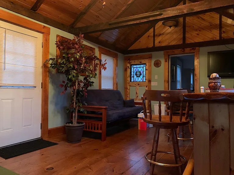 8 Floral Ave — Photo 14