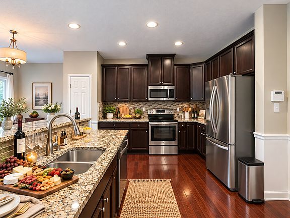 3rd image of 414 Rosecliff Rd