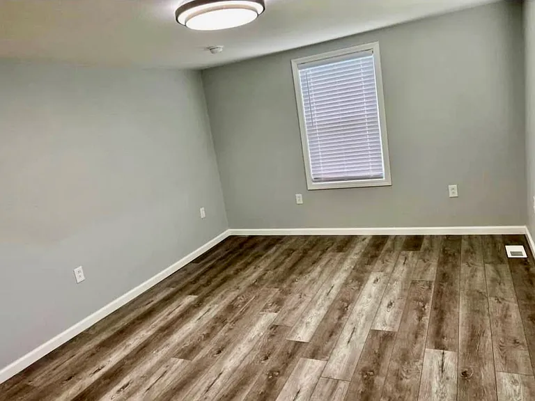 628 Kies Ave — Photo 4