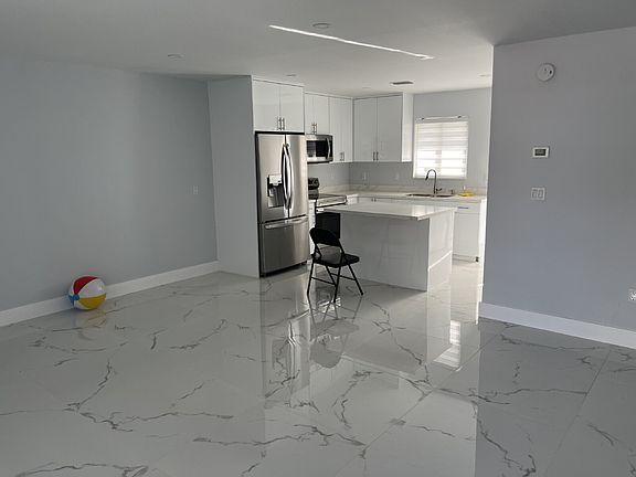 4th image of 4806 Esplanade St #A