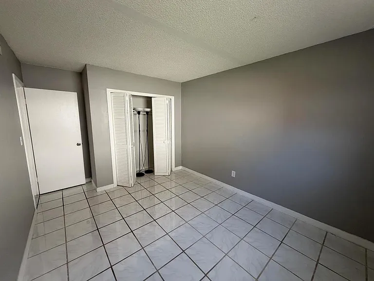 320 SW 1st St #D-2 — Photo 15
