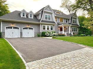 6 Bower Pl, Huntington, NY 11743
