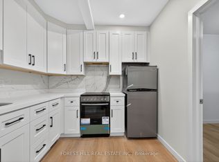 19 Candis Dr #B, Toronto, ON M3H5G3