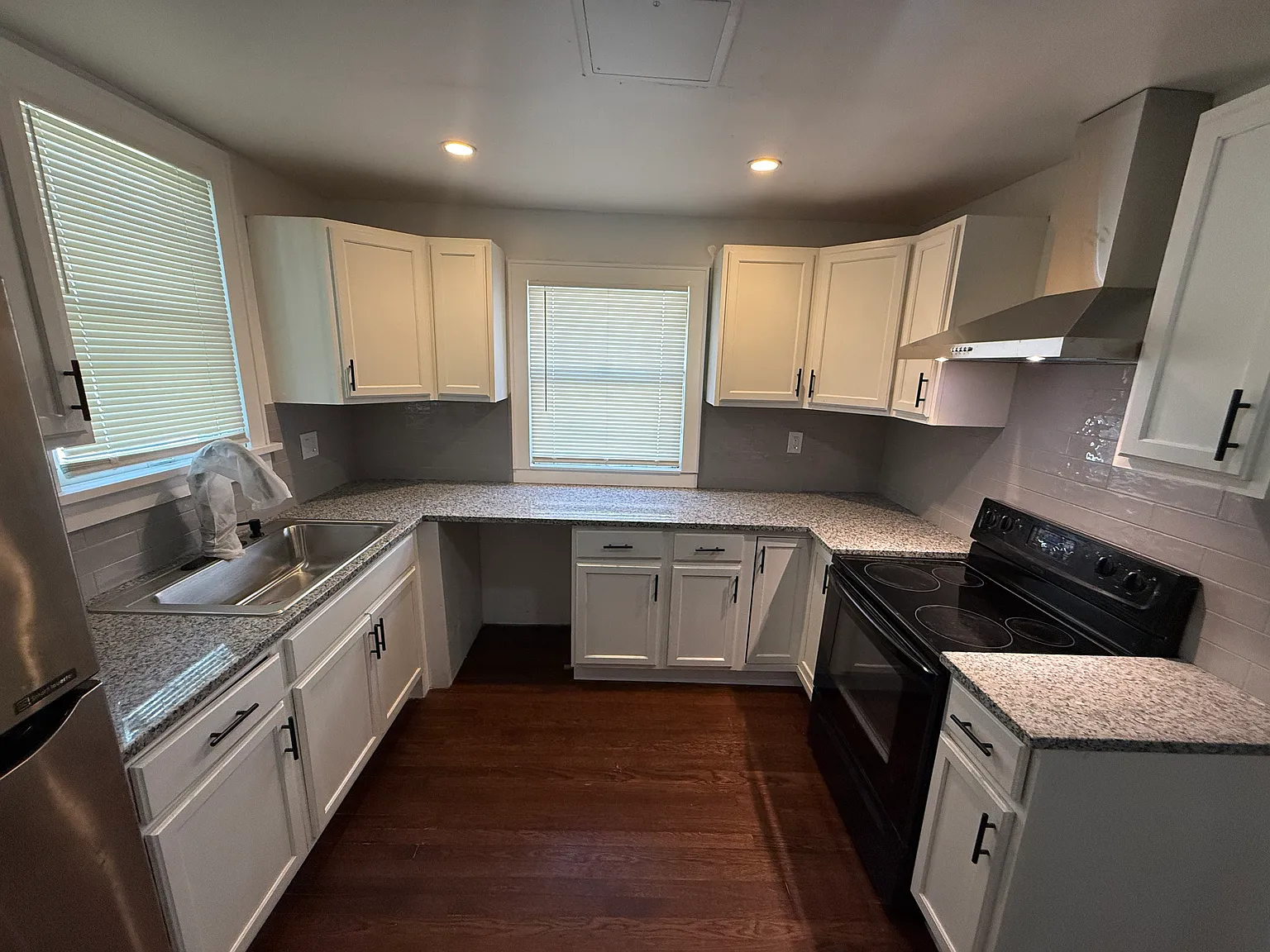 3 bed, 1891 sqft, $2,850 — Photo 2