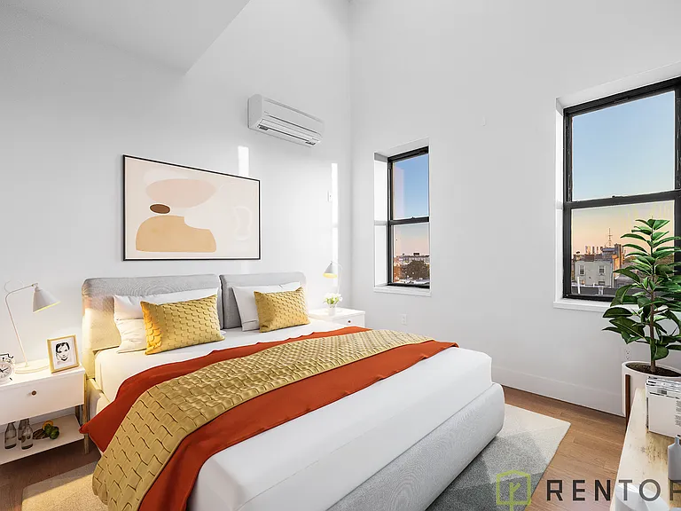105 Vanderveer St #303B — Photo 2