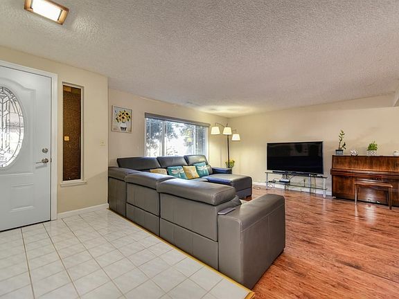 4th image of 9860 Bexley Dr