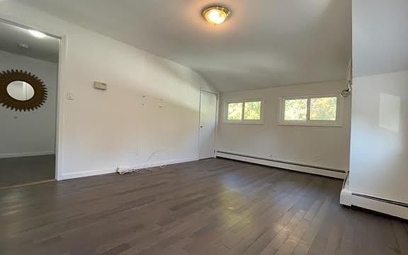 4th image of 60 Woodcock Ln
