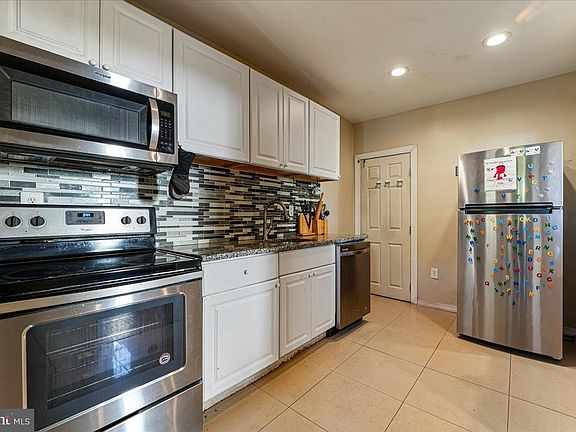 3rd image of 110 E Essex Ave