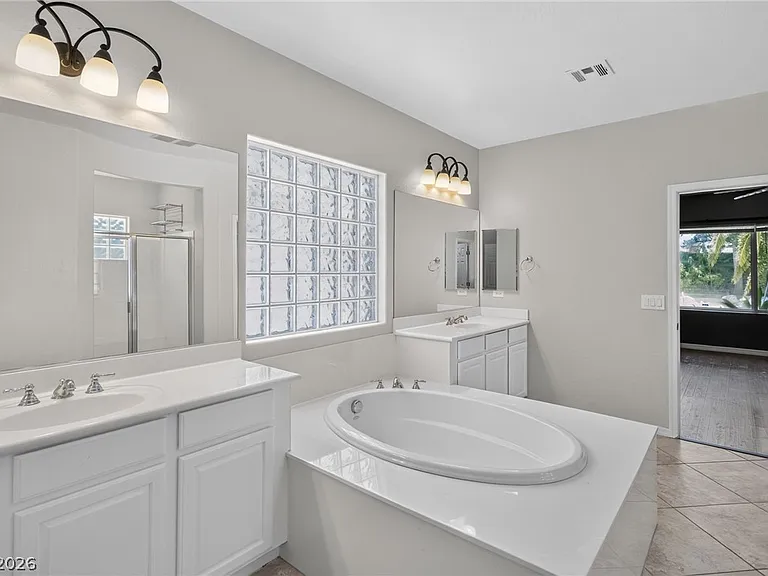 8606 Kennedy Heights Ct — Photo 10